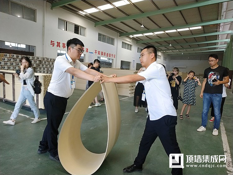 海創集成墻面.jpg